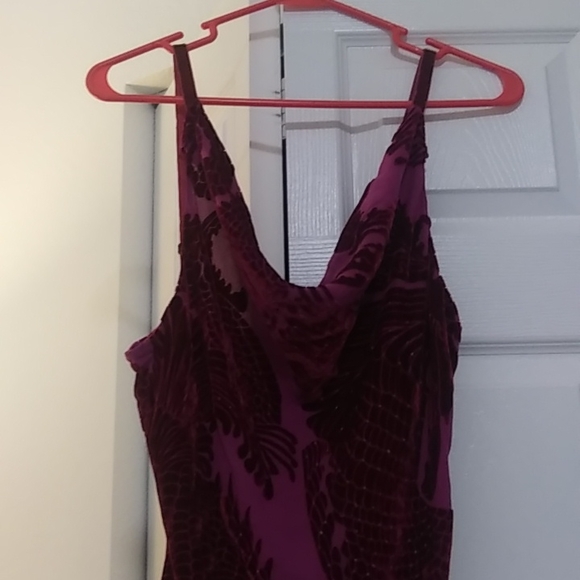 Very Vera camisole top in burgundy wine color top M - Picture 8 of 14